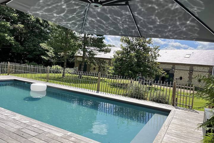 Gîte pour 10 personnes, avec jardin à Ouilly-le-Vicomte