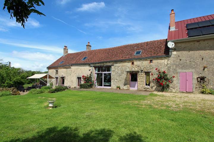 Gîte pour 12 personnes, avec Jacuzzi et Terrasse ainsi que Jardin et Piscine