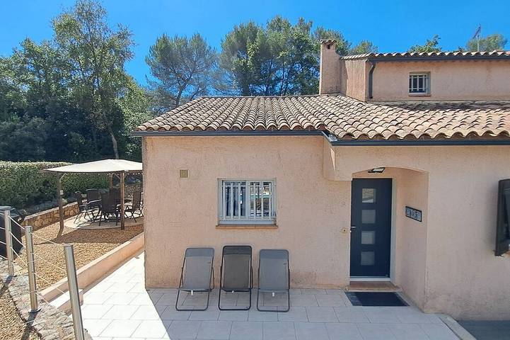 Family Villa, heated private pool, air con, wifi, Valbonne 10 min walk in Valbonne, Mediterranean Coast (France)