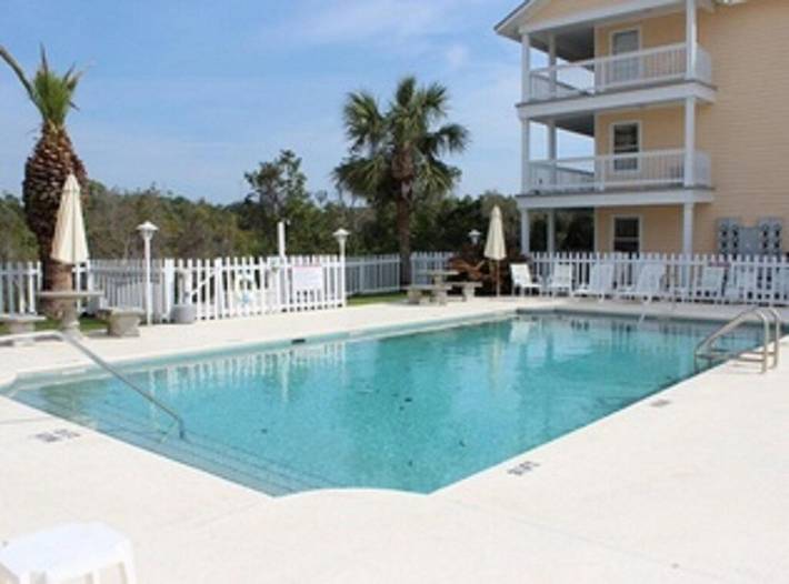 Vacation rental for 4 people, with yard and pool as well as balcony the Florida Panhandle