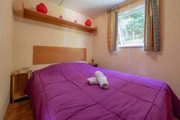 Camping pour 4 Personnes dans Murol, Région de Besse-et-Saint-Anastaise, Photo 1