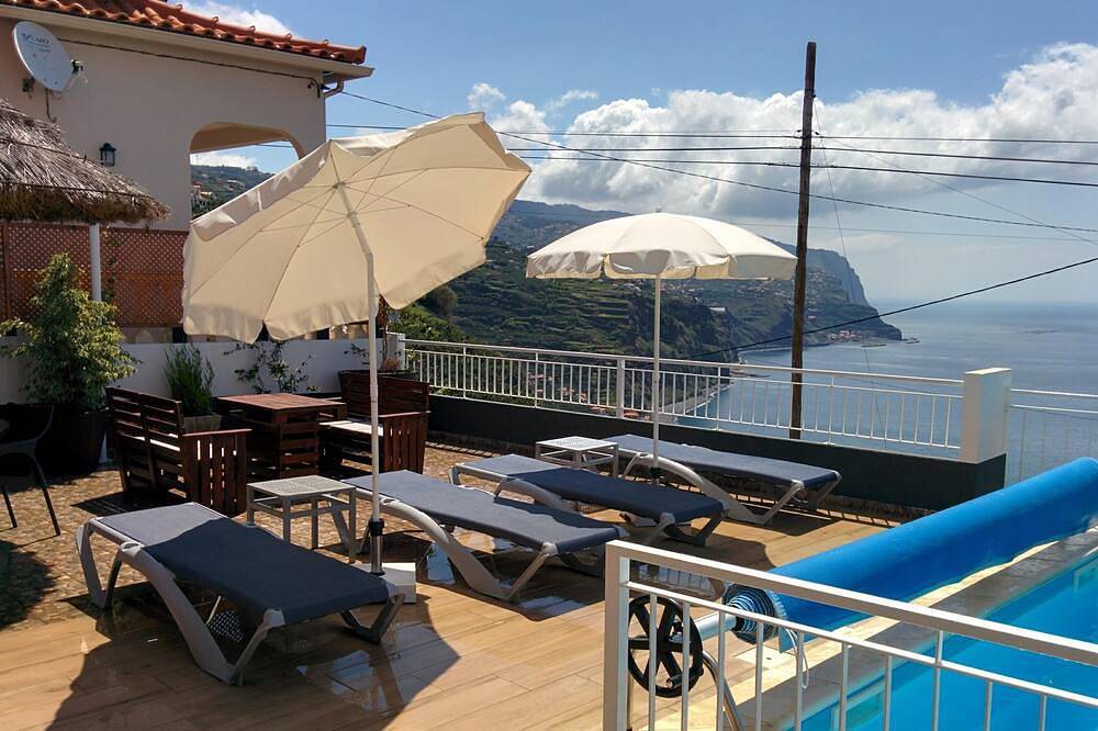 \"Dom Carlos\" Paradise Seaview Villa, con amanecer y puestas de sol todos los días! in Pináculo, Ponta do Sol