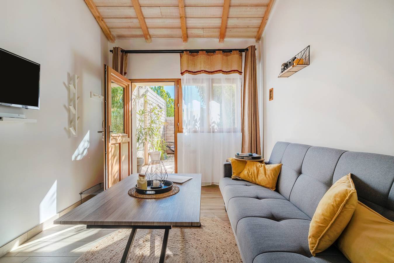 Studio entier, Studio « Maya » avec terrasse privée, jardin commun et Wi-Fi in Le Puy-Sainte-Réparade, Région d'Aix-en-Provence