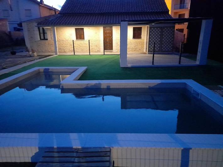 Location de vacances pour 6 personnes, avec Terrasse ainsi que Jardin et Piscine à Bragança