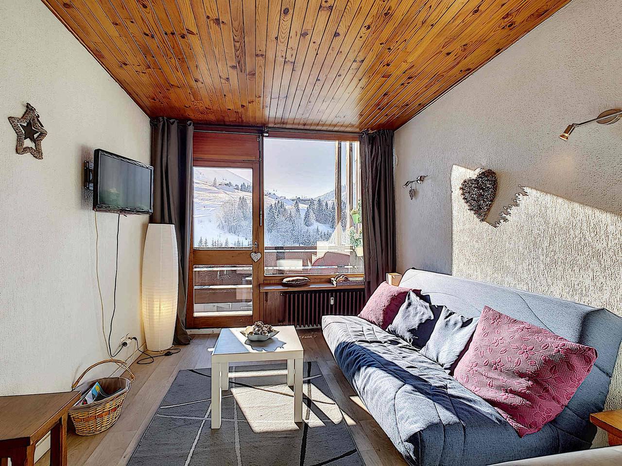 Entire apartment, La Clusaz Apartment 6 ppl with balcony in La Clusaz, Annecy region