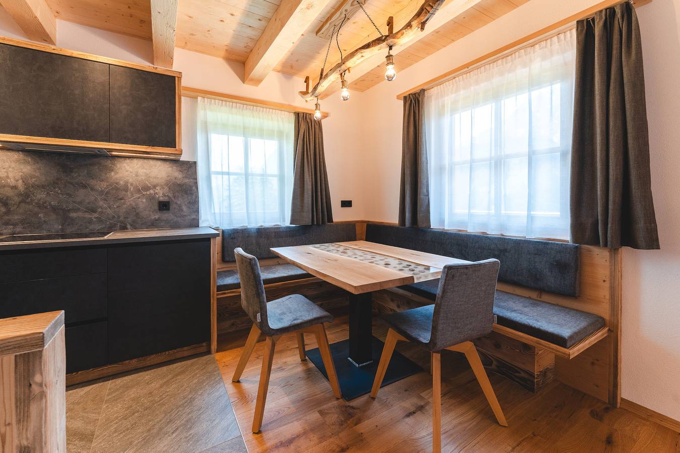 Ganze Wohnung, Ferienwohnung 'Berg' mit Bergblick, Gemeinschaftsgarten und Wi-Fi in Sexten, Südtirol