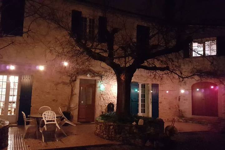 Gîte pour 18 personnes, avec jardin et sauna à Sainte-Anastasie