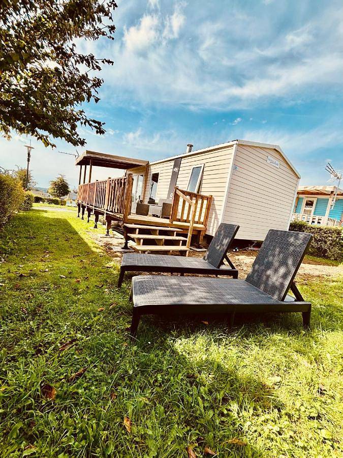 Camping pour 8 personnes, avec jacuzzi ainsi que terrasse et piscine, adapté aux familles