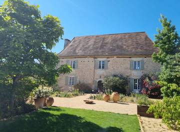 Gîte pour 7 personnes, avec vue ainsi que piscine et jardin à Lacropte