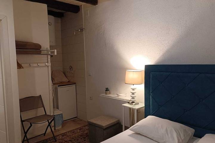 Entire apartment, Cosy room in a center.. 5 min walk to the beach or to main Promenade in Split, Split-Dalmatia