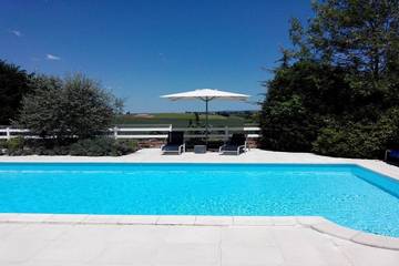 Cottage pour 4 personnes, avec jardin et piscine à Donnazac