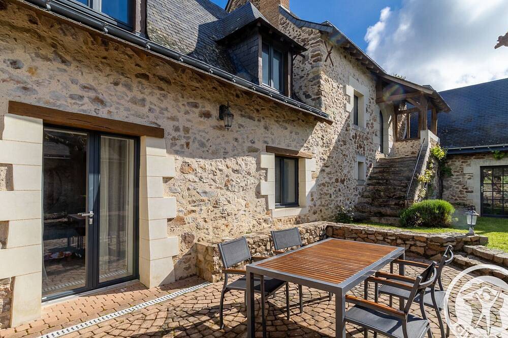 Encanto rústico con terraza privada, piscina y desayuno gourmet en un entorno natural cerca de Angers in Rives-du-Loir-en-Anjou, Valle del Loira