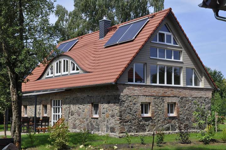 Ferienhaus für 6 Personen, mit Terrasse und Garten sowie Pool und Sauna