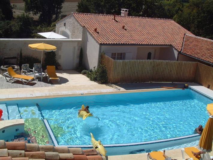 Gîte pour 6 personnes, avec piscine et jardin à Saint-Cybardeaux - 2