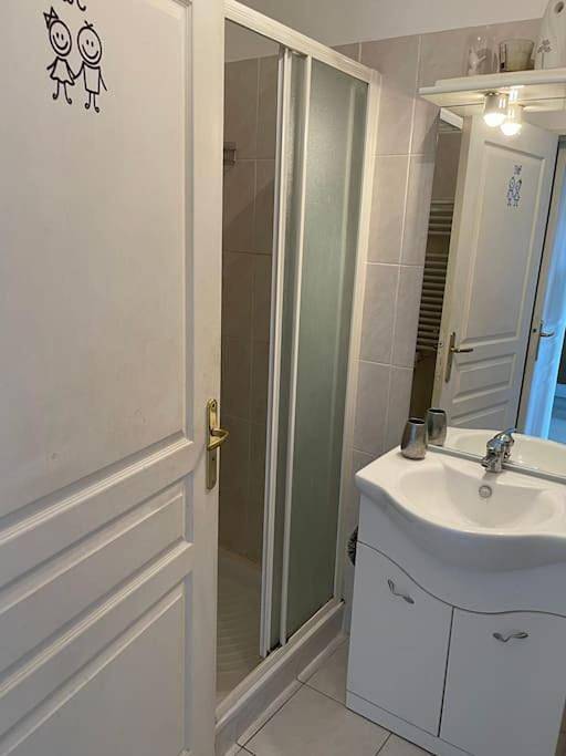 Gîte pour 2 personnes, avec balcon dans Plage Carras Nice - 3