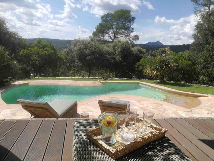 Maison de vacances pour 6 personnes, avec jardin et terrasse ainsi que vue et piscine