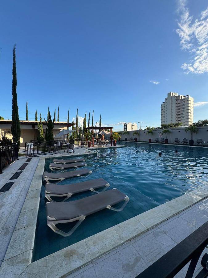 Casas e apartamentos de temporada para 6 pessoas, com piscina e sauna e ainda jardim, adaptado a crianças em Vitória da Conquista