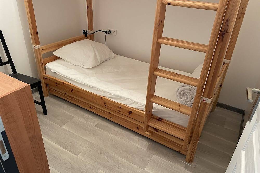 Entire apartment, Petit Cocon Courseullais with 2-star sea view in Courseulles-sur-Mer, Caen region