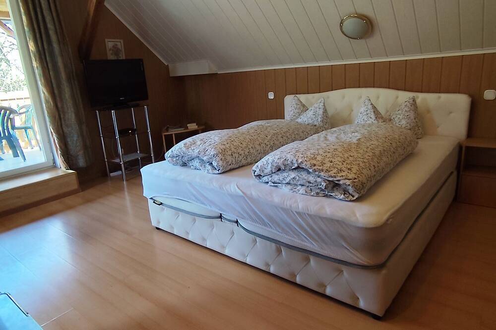 Ferienwohnung Sächsische Schweiz mit Balkon, Kaminofen, Garten, Pool & Sauna in Sebnitz, Elbsandsteingebirge