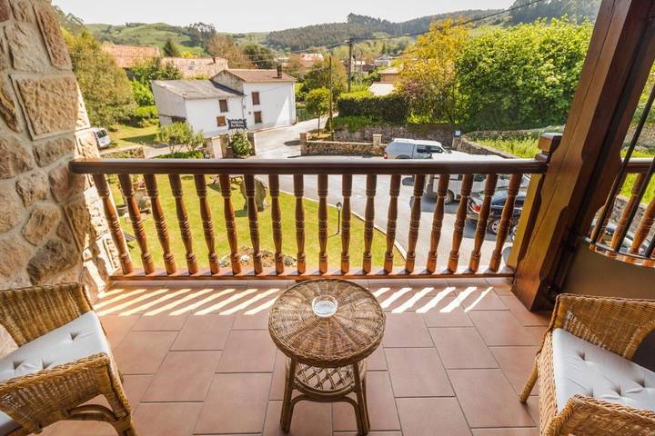 Casa rural para 16 personas, con balcón y jardín en Costa Occidental (Cantabria) - 3