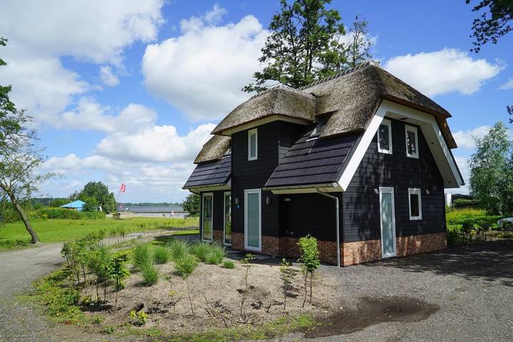 Ferienhaus für 8 Personen, mit Balkon/Terrasse und Terrasse sowie Garten und Sauna in Nunspeet