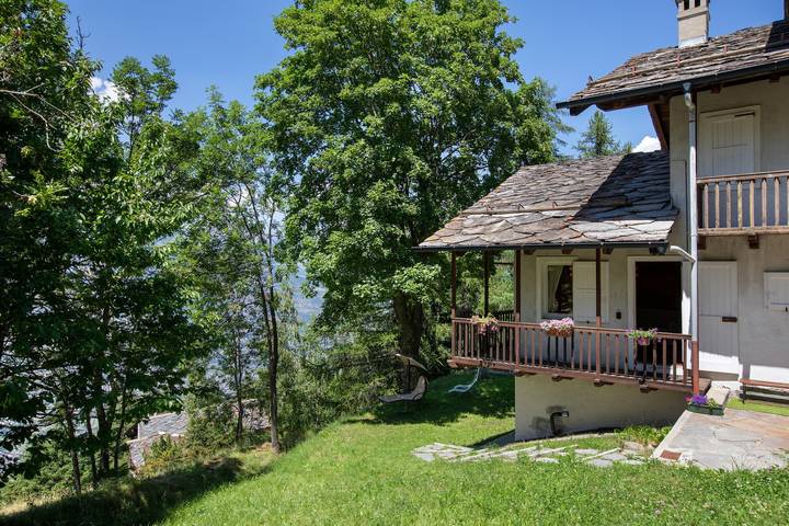 Ganze Wohnung, Ferienwohnung 'Coin Vert' mit Bergblick, Gemeinschaftsgarten und Wlan in La Cerise (Gressan), Comune di Gressan