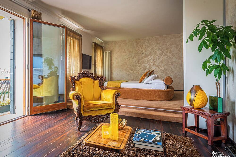 Apartamento entero, Suite Ametista con vista panorámica al canal y balcón. in Murano, Provincia de Venezia