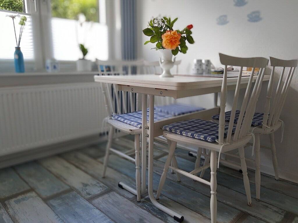 Ganze Wohnung, Ferienwohnung an der Nordsee mit überdachter Terrasse und Gemeinschaftsgarten in Schortens, Nordseeküste