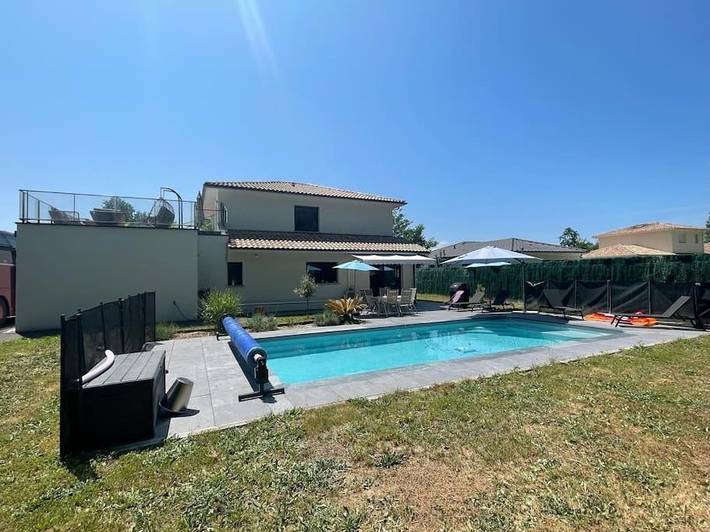 Maison de vacances pour 9 personnes, avec Balcon et Jacuzzi ainsi que Terrasse et Jardin à Saint-Aubin-de-Médoc