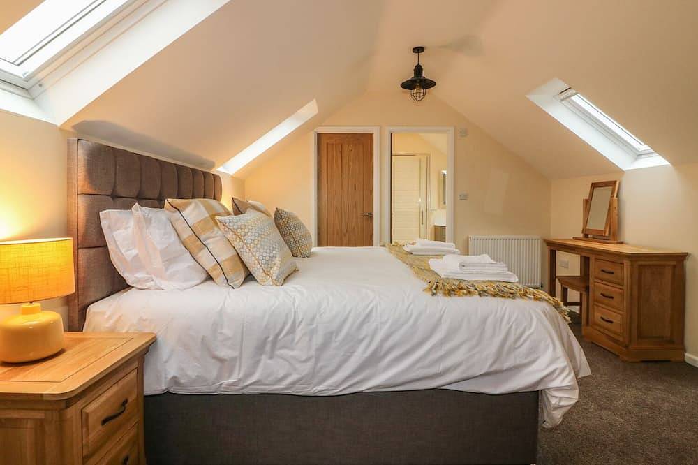 Swifts Barn, pet friendly, character holiday cottage in Brixham in Stoke Gabriel, Devon