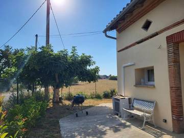 Gîte pour 8 personnes, avec jardin ainsi que piscine et vue, animaux acceptés à Le Burgaud
