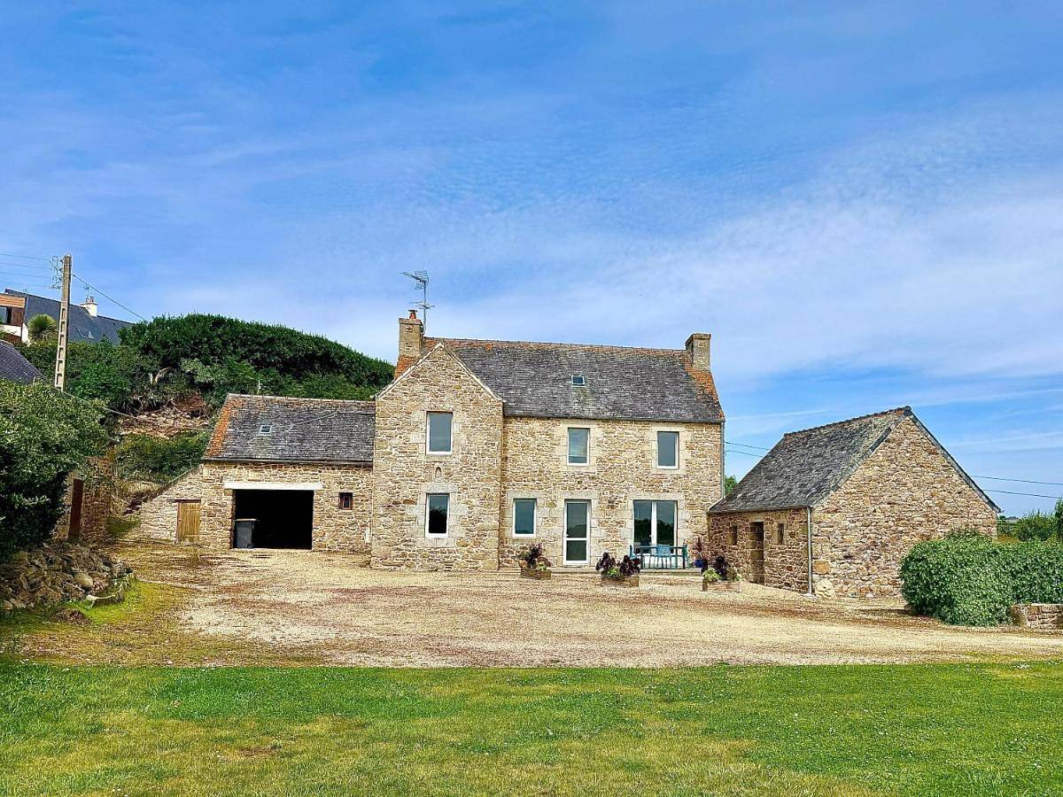 Maison en pierre Accès plage et Gr34 immédiat in Saint-Pol-de-Léon, Ceinture Dorée