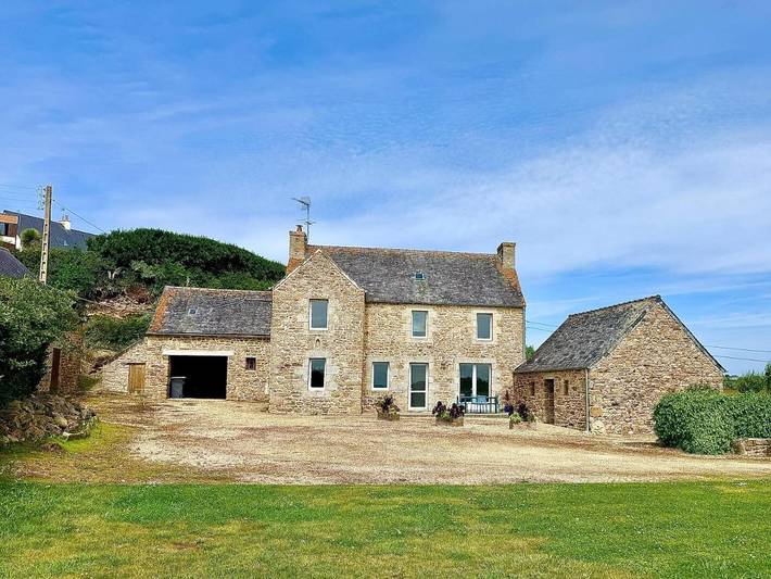 Location de vacances pour 5 personnes, avec Terrasse ainsi que Jardin et Vue dans Plage De Kersaliou