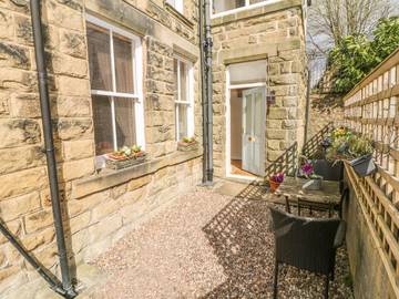 Log Cabin for 4 People in Buxton, Peak District, Photo 1
