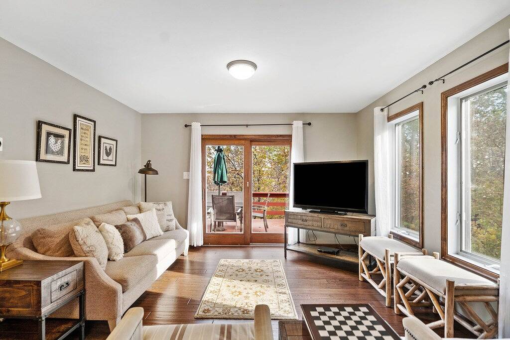 Lone Bear Cabin: Atemberaubende Aussicht auf die Berge, Kamin, Whirlpool. Zugang zum Fluss. in Page County