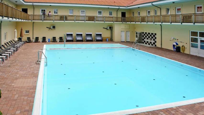 Ferienwohnung für 4 Personen, mit Sauna und Balkon sowie Pool und Whirlpool in Markgrafenheide - 2