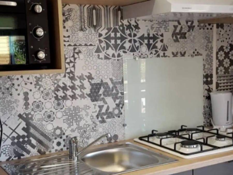 Camping Fraiteux - Mobilheim 4 personen - Mobilheim Tulipe - 2 Schlafzimmer - überdachte Terrasse -. in Plombières-les-Bains, Regionaler Naturpark Belchen der Vogesen