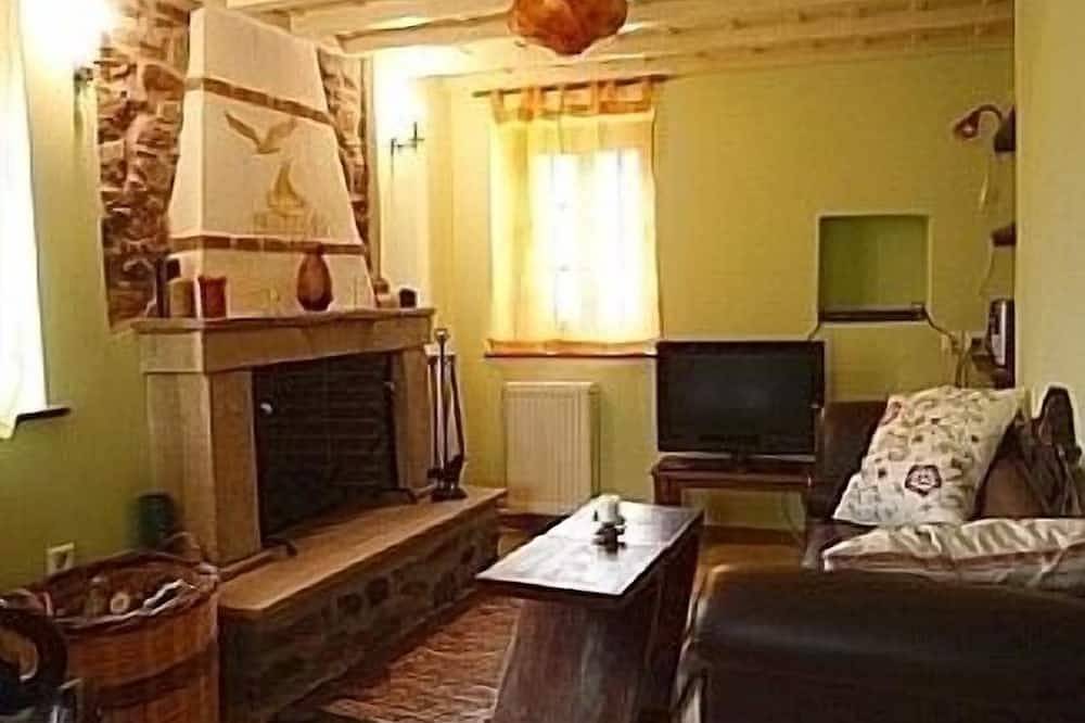 Schönes Steinhaus in einem ruhigen Dorf in Lesbos