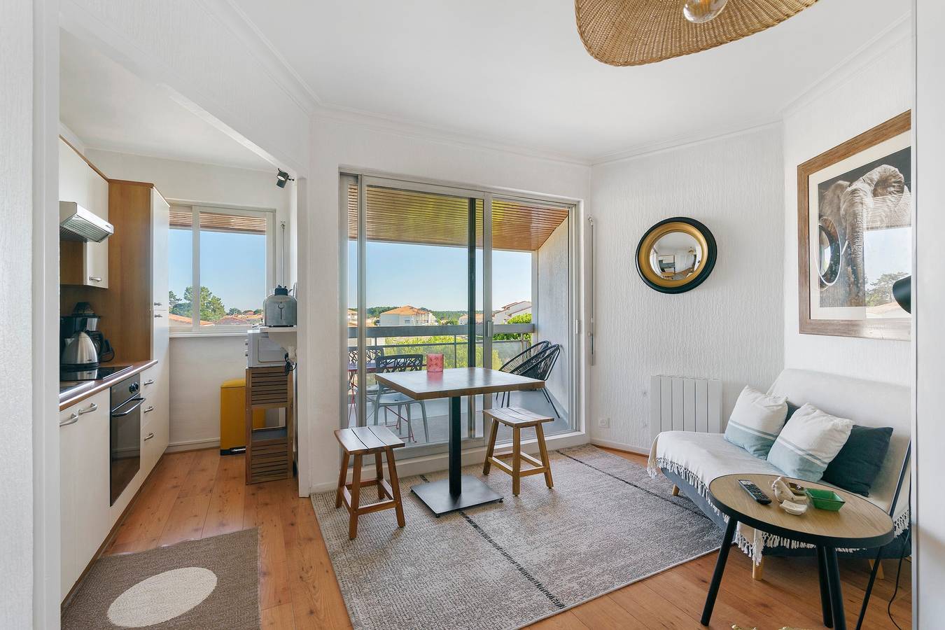 Appartement entier, Appartement 'Pontaillac Royan T2 Belle Terrasse' avec jardin privé et balcon in Vaux-sur-Mer, Côte de Beauté