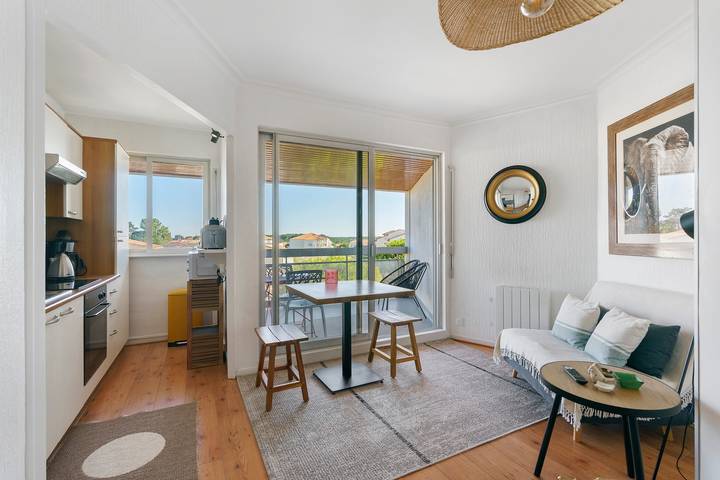 Apartamento entero, Apartamento 'Pontaillac Royan T2 Belle Terrasse' con jardín privado y balcón in Vaux-sur-Mer, Côte de Beauté