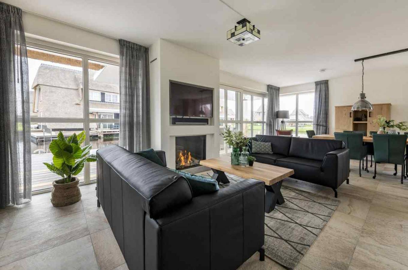 Luxusvilla für 6 Personen mit finnischer Sauna am Tjeukemeer in Friesland in Delfstrahuizen, Friesland