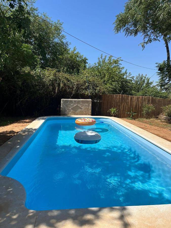 Location de vacances pour 13 personnes, avec Terrasse et Jardin ainsi que Piscine et Vue à Villanueva del Río y Minas