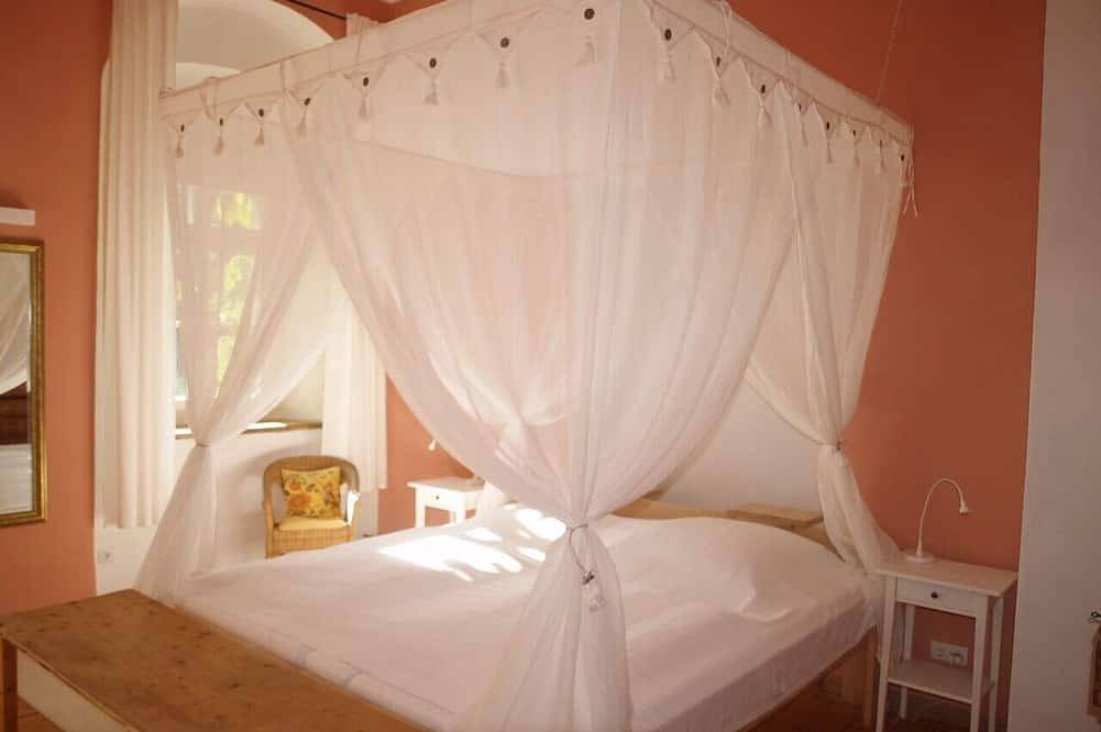 Wohnen im Schloß am See! Großzügig&stilvoll gestaltet. Mit Himmelbett undkamin in Falkenhain, Lossatal