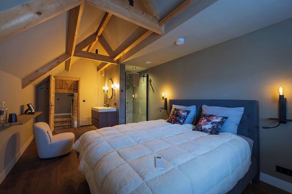 Vacation home * Atmospheric * Luxury * - 3 spacious bedrooms, each with private bathroom in Nuth, Parkstad Limburg