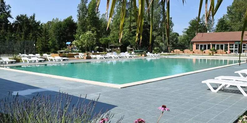 Camping pour 4 personnes, avec piscine, animaux acceptés dans l' Isère - 2