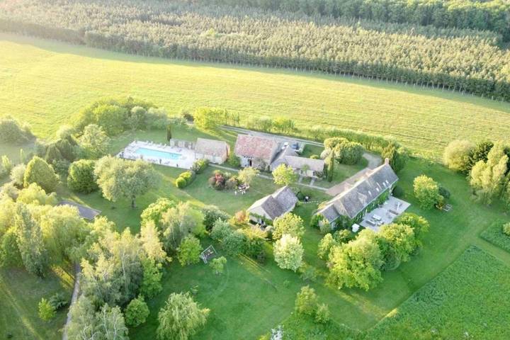 Villa pour 21 personnes, avec Terrasse ainsi que Jardin et Piscine