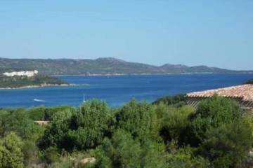 Location de vacances pour 8 personnes, avec balcon et jardin dans Plage De Maora
