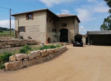 Gîte pour 6 personnes, avec terrasse et jardin à Fleurie