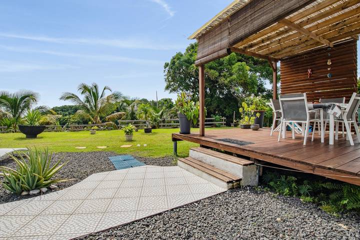 Bungalow charmant à Petit Bourg avec piscine partagée in Petit-Bourg, Guadeloupe