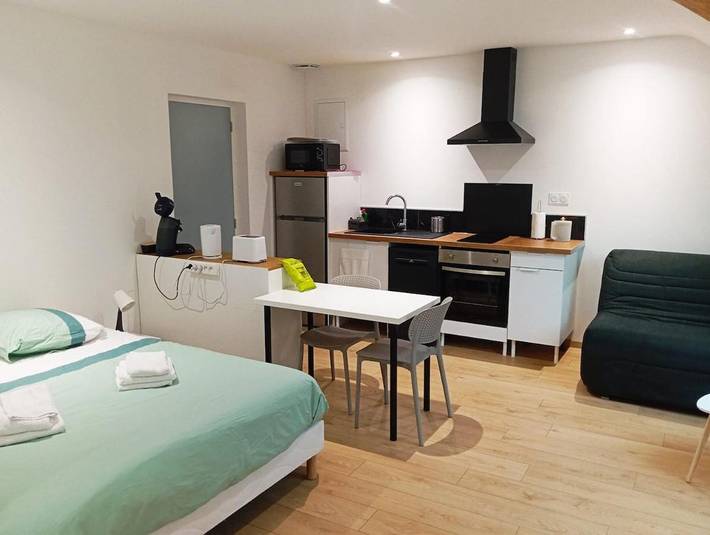 Gîte pour 3 personnes, avec Terrasse à Salles-Curan